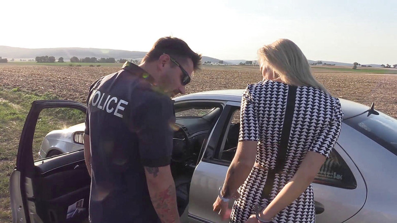 Pinkzilla Media: 警察のチェックともちろん、私は期限です!