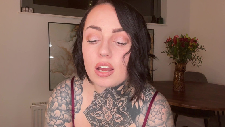 Miss Valentina: Lasă-i jocul de șoptit