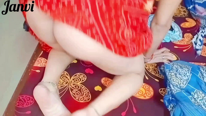 Janvibhabhii: 第一次与jija ji发生性关系，印度漂亮女孩被她继妹的丈夫性交