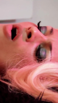 Efektowne duże cycki blond milf zerżnięta z seksowną bielizną