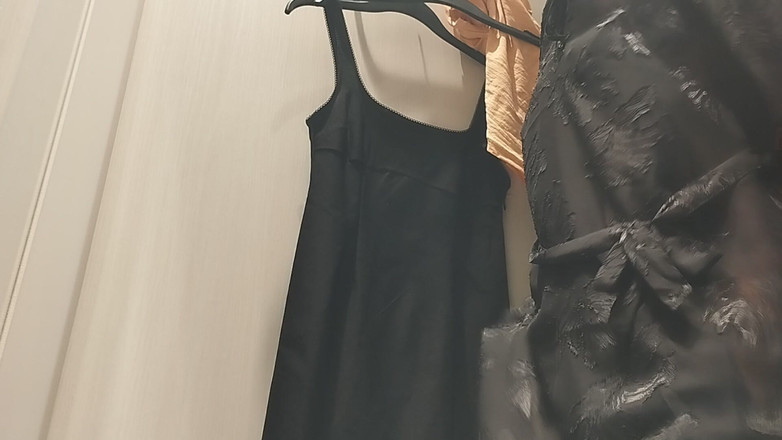 Amateur_MS: Una mora sexy nello spogliatoio