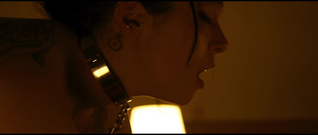 Verso Cinema: Tatuada asiática analmente follada