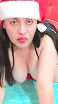 Amateur BBW Woman Shows Christmas Style - Hot Stepmom Kelly