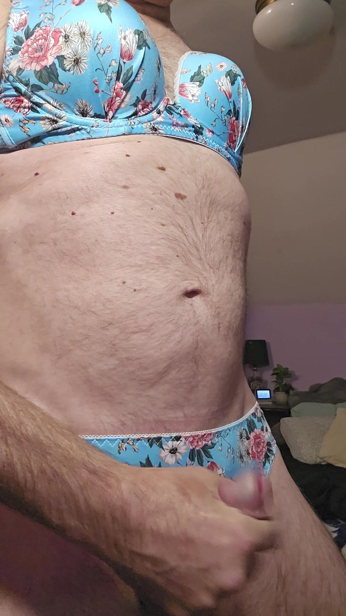 Fantasies in Lingerie: Video baru aku dan bra floral biruku dan celana dalamnya