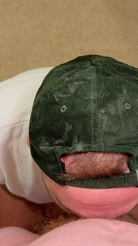 Deepthroat dan pancutan mani di seluruh muka bawah seksi