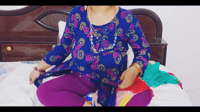 Hotty Jiya Sharmaa: Un devar rentre chez lui et baise la bhabhi indienne...