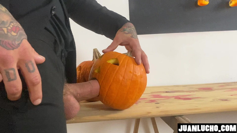 Juan Lucho Gay: Pumpkins for Halloween