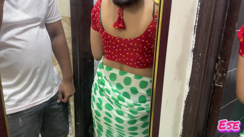 Sammy Sins: デジ変態テーラーは彼の店でインドのホットバビをファックします
