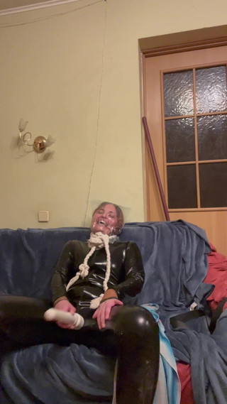 Elena917: 2 macacões de látex e 5 minutos em saco plástico