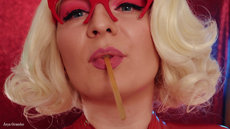 Arya Grander: Fetiche de comida: comiendo chica rubia de látex