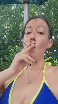暨抓住我呼出的烟雾