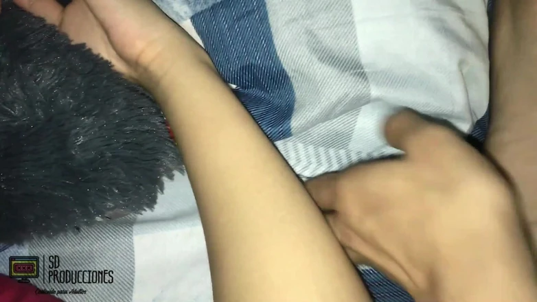 Üvey kız kardeşimi yalan söylerken kaydediyorum ve onu sikiyorum  