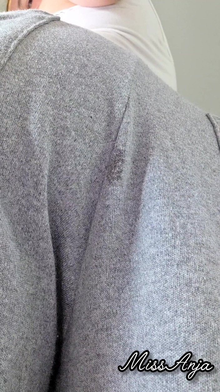 MissAnja_FH: Bezwete luide scheten in mijn grijze zweetbroek