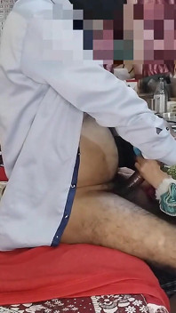 La cognata chiamò il cognato e gli succhiò il pene