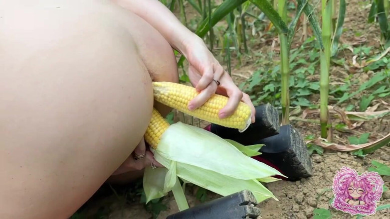 Magdalena Medusa: Magda and the Unusual Objects Episode 3 - French - Squirt - Libertine - Anal -...