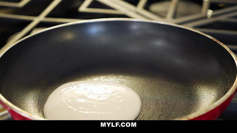 Mylf Official: Phoenix Marie é uma milf hd pornô