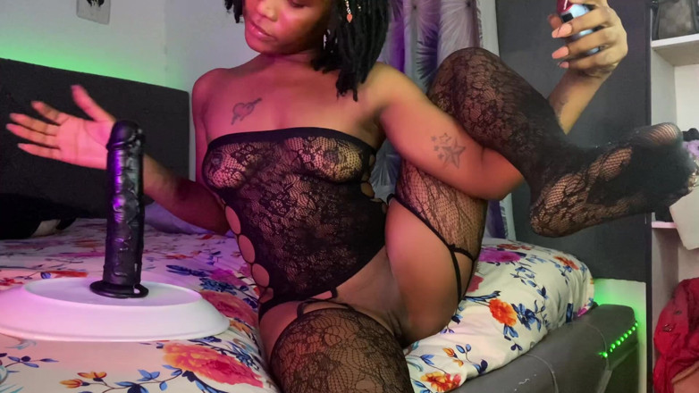 Perfectdime: Cavalcando un dildo enorme con Super crema e Squirting