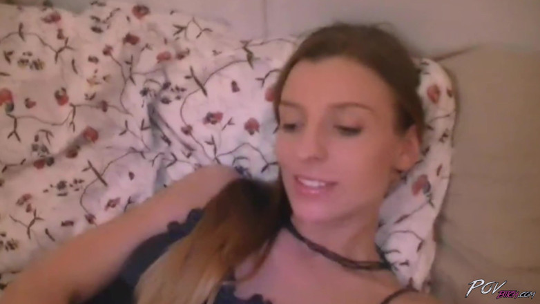 Czech Pornzone: Cette bombasse sexy excitée adore prendre une bite en POV