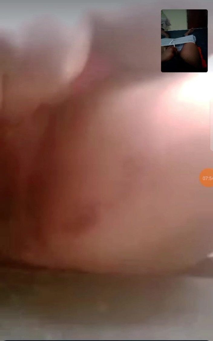 Me and my new slut: Podvádějící zralá vdaná žena na videohovoru šuká se svým klukem