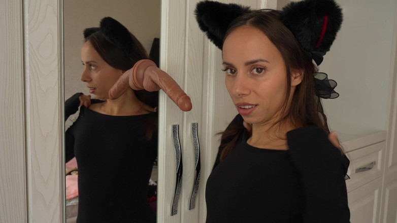 Pantera Nika: Catgirl saje robertek na zrcadle