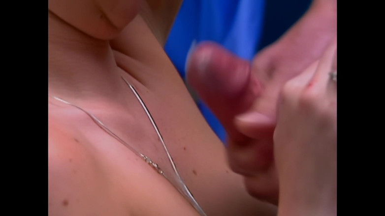 Bewitched!: ブレア・シーガル:美しい若いブロンド女性がキャンプ場で激しくアナルを突かれる