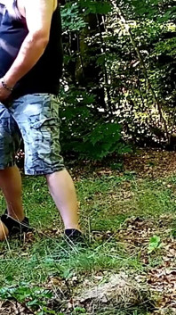Sunt pe guler de câine și lesă și stăpânul meu mă fute cu vibratorul și pula grasă