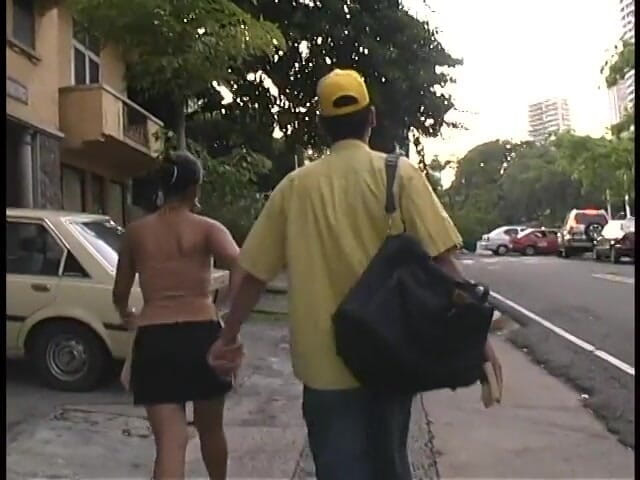 Latina Bang: Remaja Latina Dikongkek Oleh Mailman