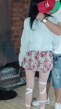 Yangın yerinin önünde kış mevsimi sikişi