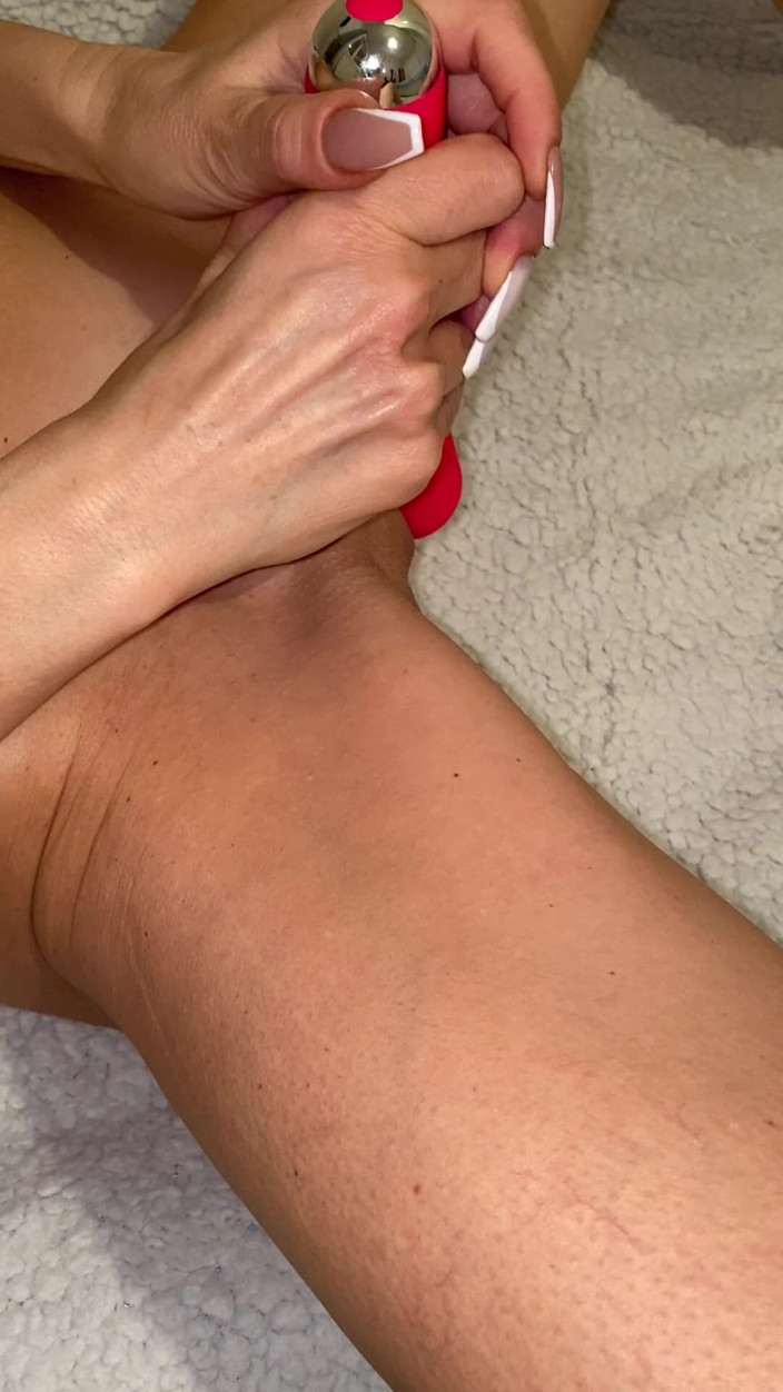 Nofaceblonde: Masturbatie van een mooie blondine met orgasme en gekreun