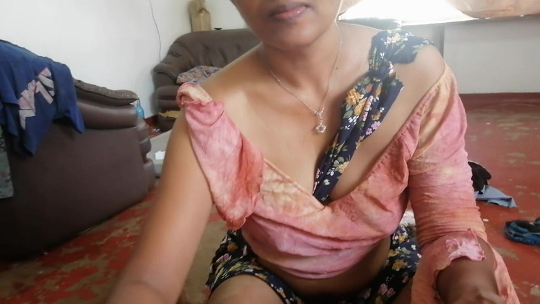 Tina Baby: Mini sukně se sexy kundičkou