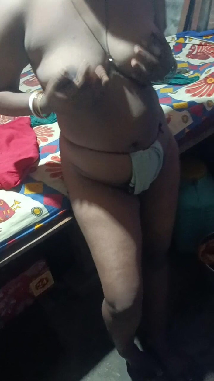 Monika Bhabhi: 如果你想观看嫂子的性爱视频，那就关注