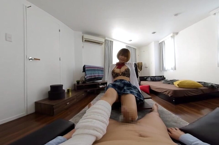 EAGLE-VR: O fată fugară cu sâni mari frumoși, futută chiar la...