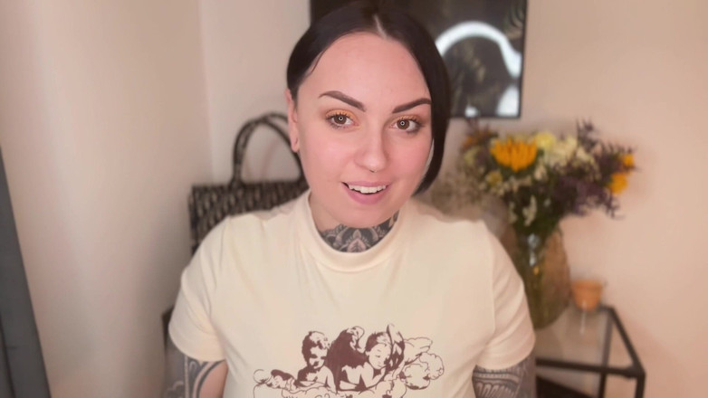 Miss Valentina: Pulisci il mio buco del culo