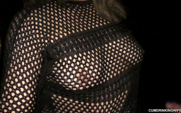 Cumdrinking Wife: वयस्क थिएटर में सामूहिक चुदाई जबकि पति घर पर रहता है