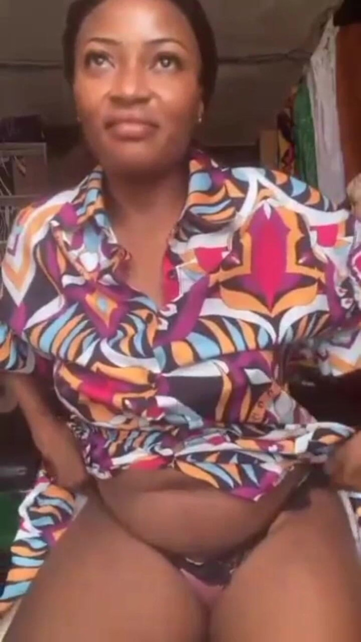 Me and my new slut: Mama miang melancap di dalam kedainya, sugar mama melancap di...