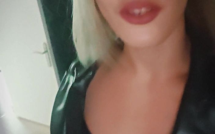 DeesseJulia: Zindanım ve wetlook kıyafetimin hazırlanması - maitresse julia