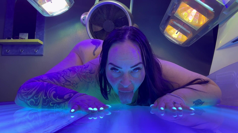 Iluv Shauna: Fucking Myself While Tanning