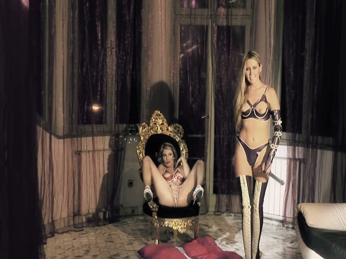 The Window of Sex: Latexové děvky Scéna 4: Blondýnky s velkými kozami v latexových kalhotkách...