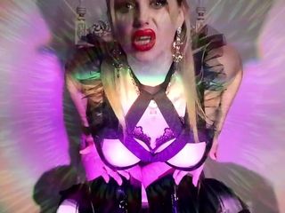 Goddess Misha Goldy: 你无法抗拒我和我的热辣身体，所以你必须付出代价。你无法隐藏你的阴茎需要什么。