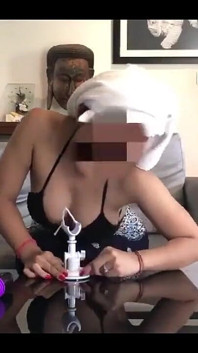 Provando un nuovo giocattolo sessuale vs cazzo