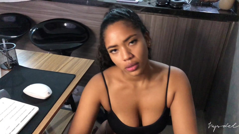 Nysdel: POV-brünette schluckt den ganzen schwanz ihres stiefbruers -amateur-paar- nysdel