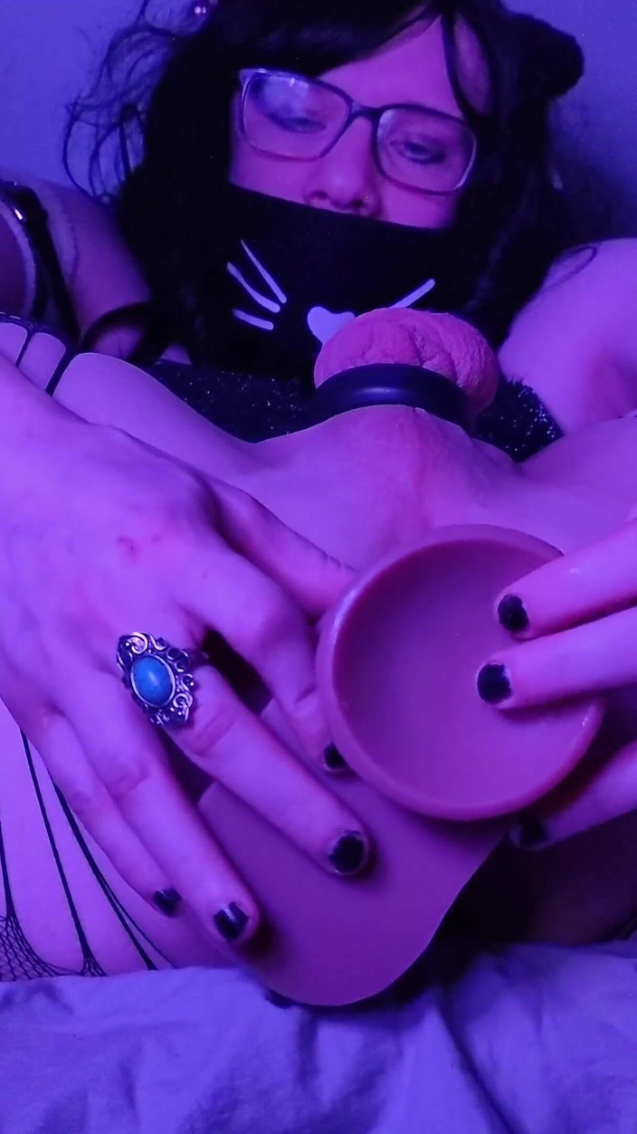 Miolee: Close-up Deep Dildo Fucking and Cumshot