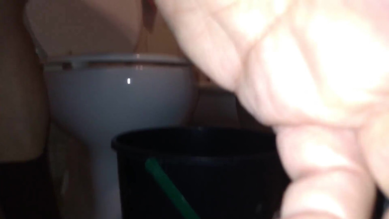 Dildo Man and Cross Hard Sex: mi sbatto il culo in bagno mmmmm