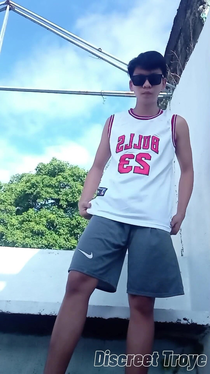 Troye Asian: Asian Boy Outdoor Masturbation