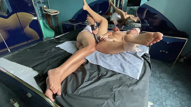 Mary Di: Dubur pepek berbulu. pancutan mani besar-besaran. MILF memancut syahwat.