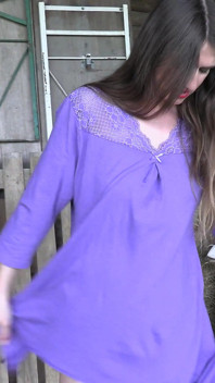 Atada musculosa milf rasga su ropa