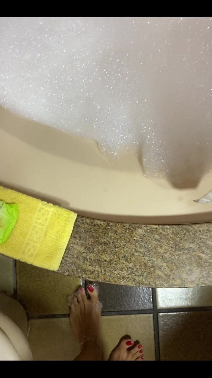 KiffaFeet: Bak mandi