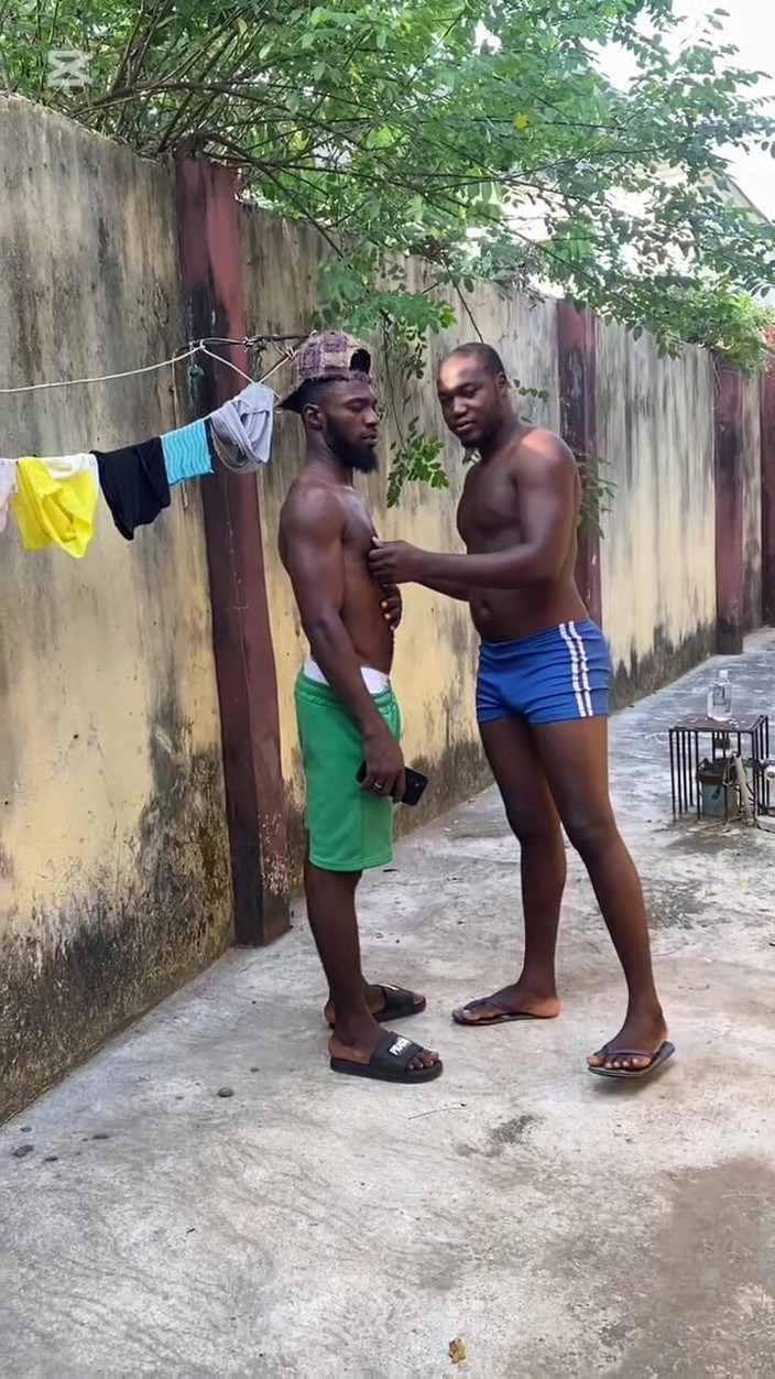 BlackDanie_production: Foraj în curtea din spate