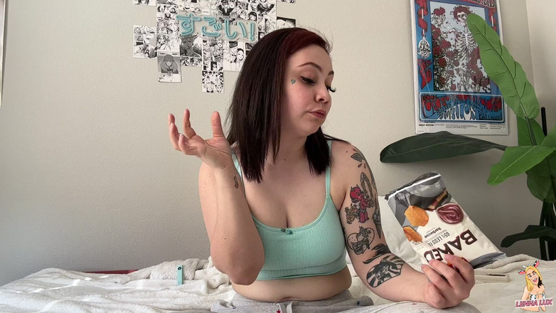 Lenna Lux: 偷偷摸摸的娇小想要被吃掉！