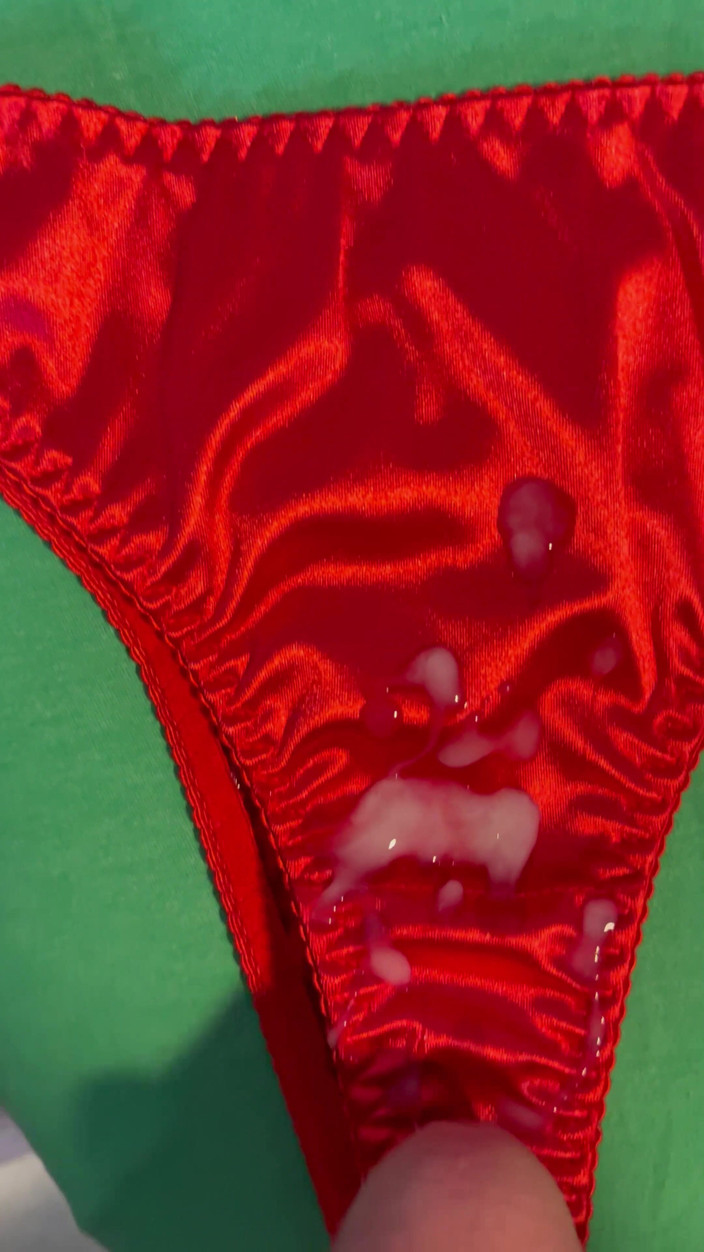 CumDaily: Éjaculation sur la culotte de ma femme 15